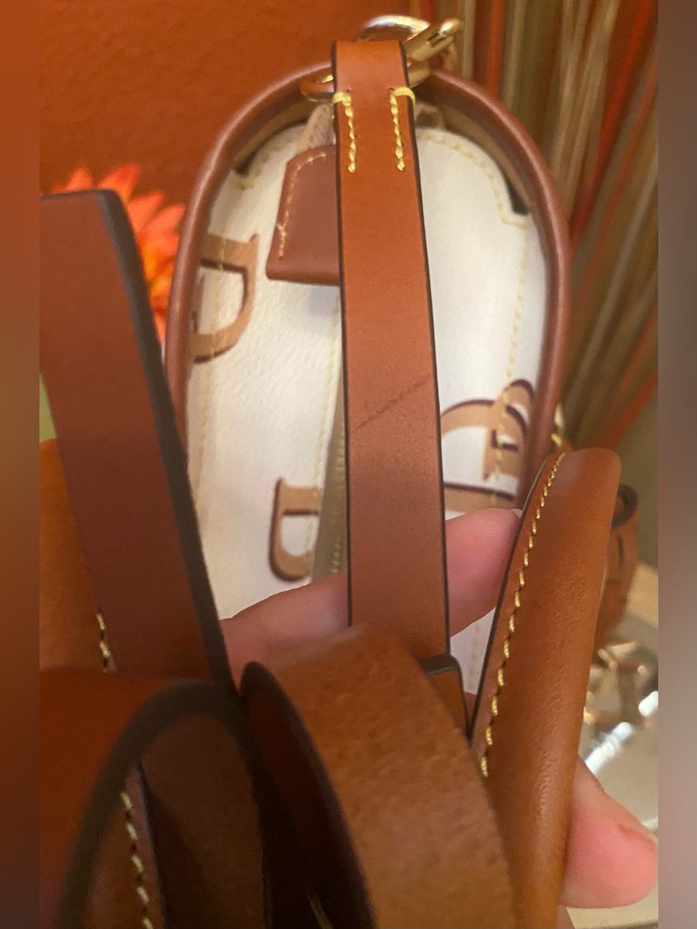Dooney & Bourke - LIKE NEW - Monogram Tote in beige/ivory with tan leather trim - Picture 13 of 16